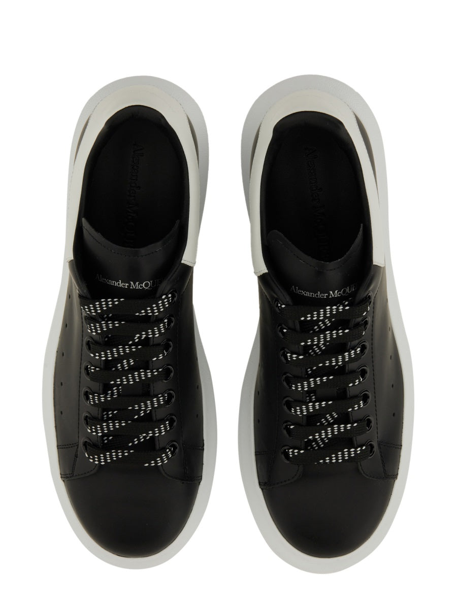 OVERSIZED SNEAKER