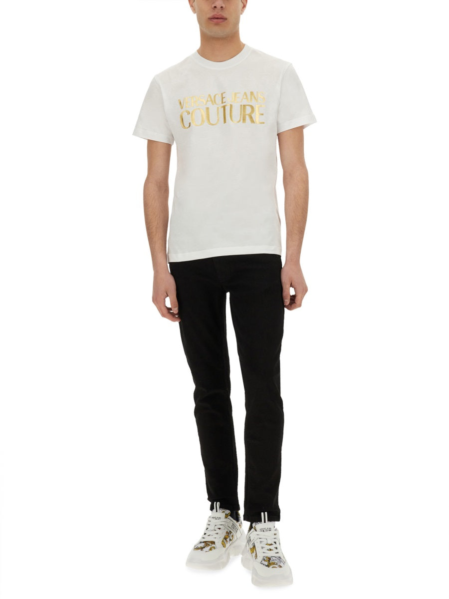 T-SHIRT WITH LOGO