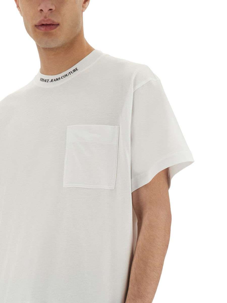 T-SHIRT WITH LOGO ON THE COLLAR