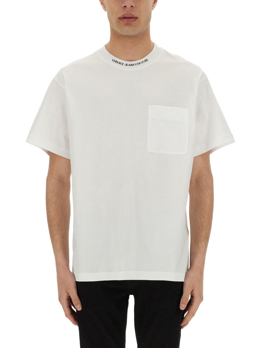 T-SHIRT WITH LOGO ON THE COLLAR