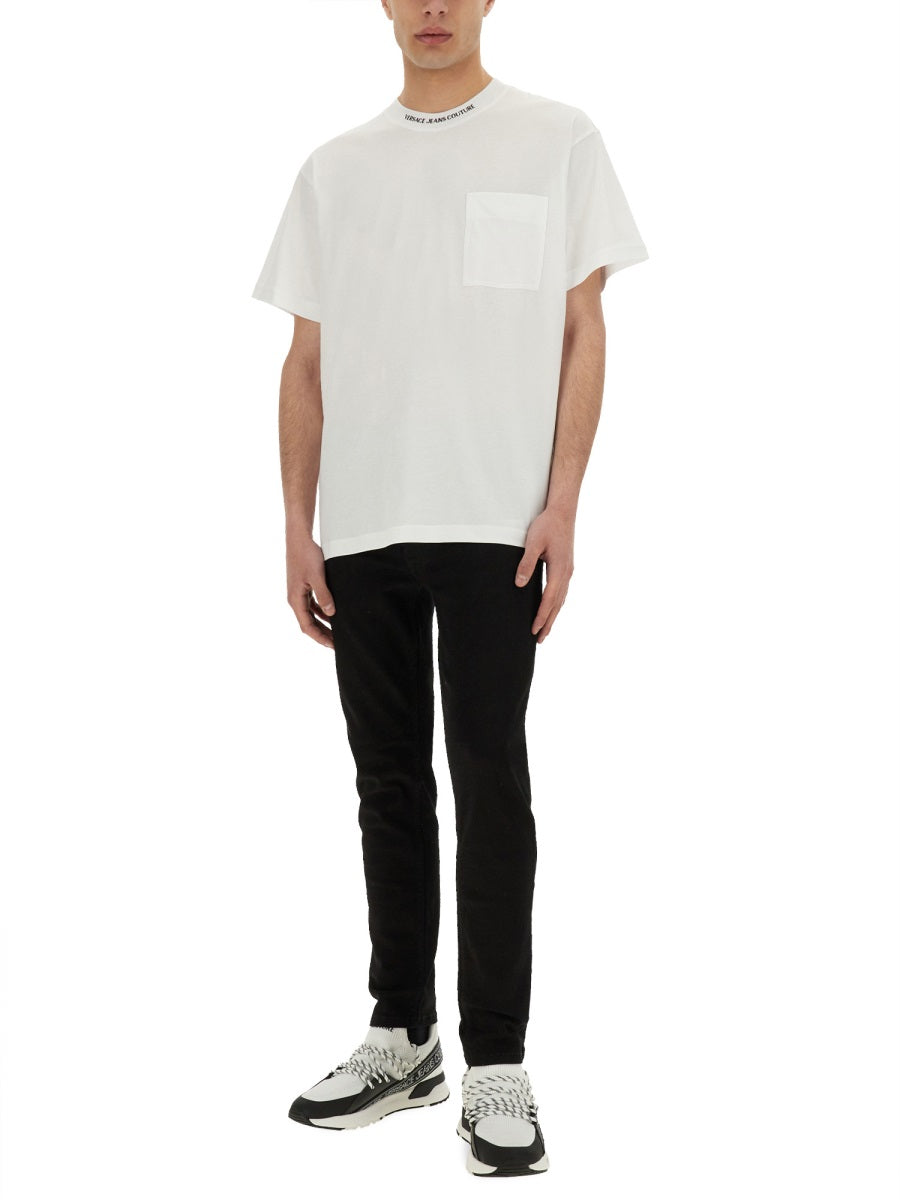 T-SHIRT WITH LOGO ON THE COLLAR