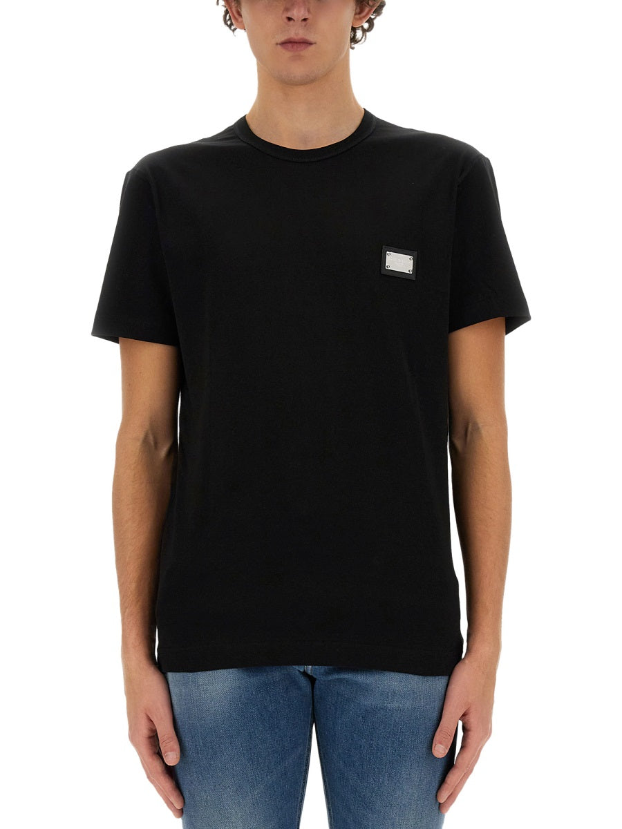 T-SHIRT WITH LOGO PLAQUE