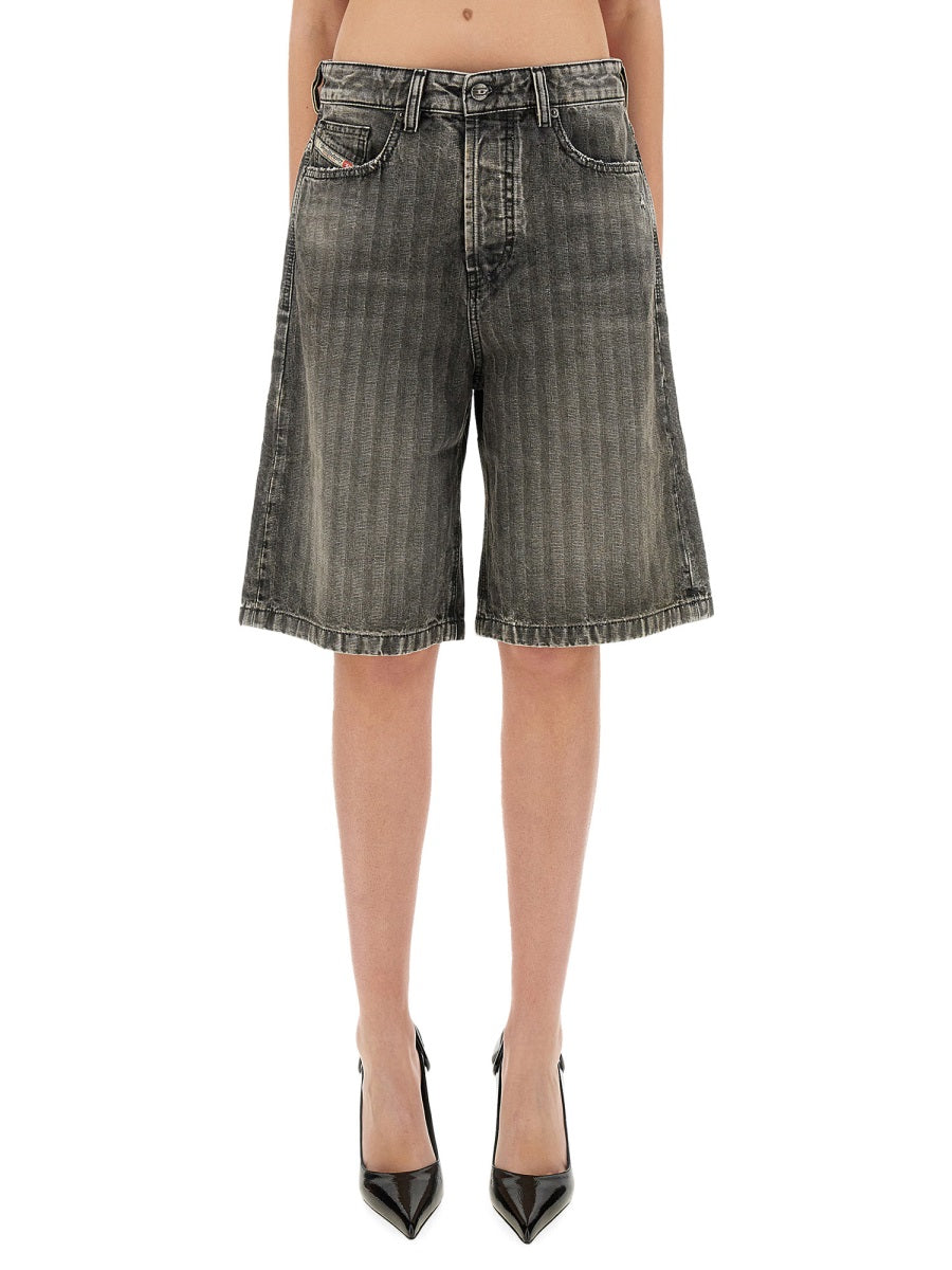 "DE-SIRE" SHORTS