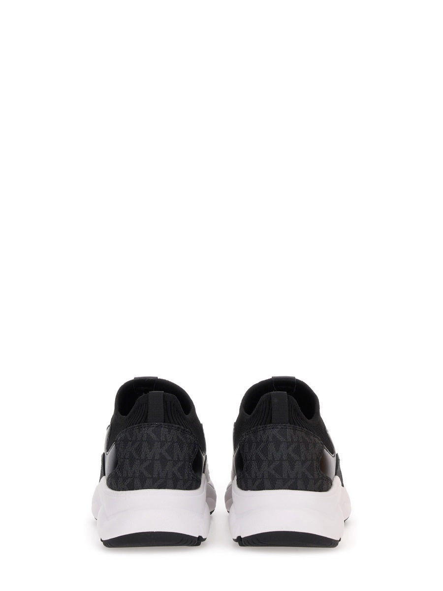 SNEAKER TRAINER