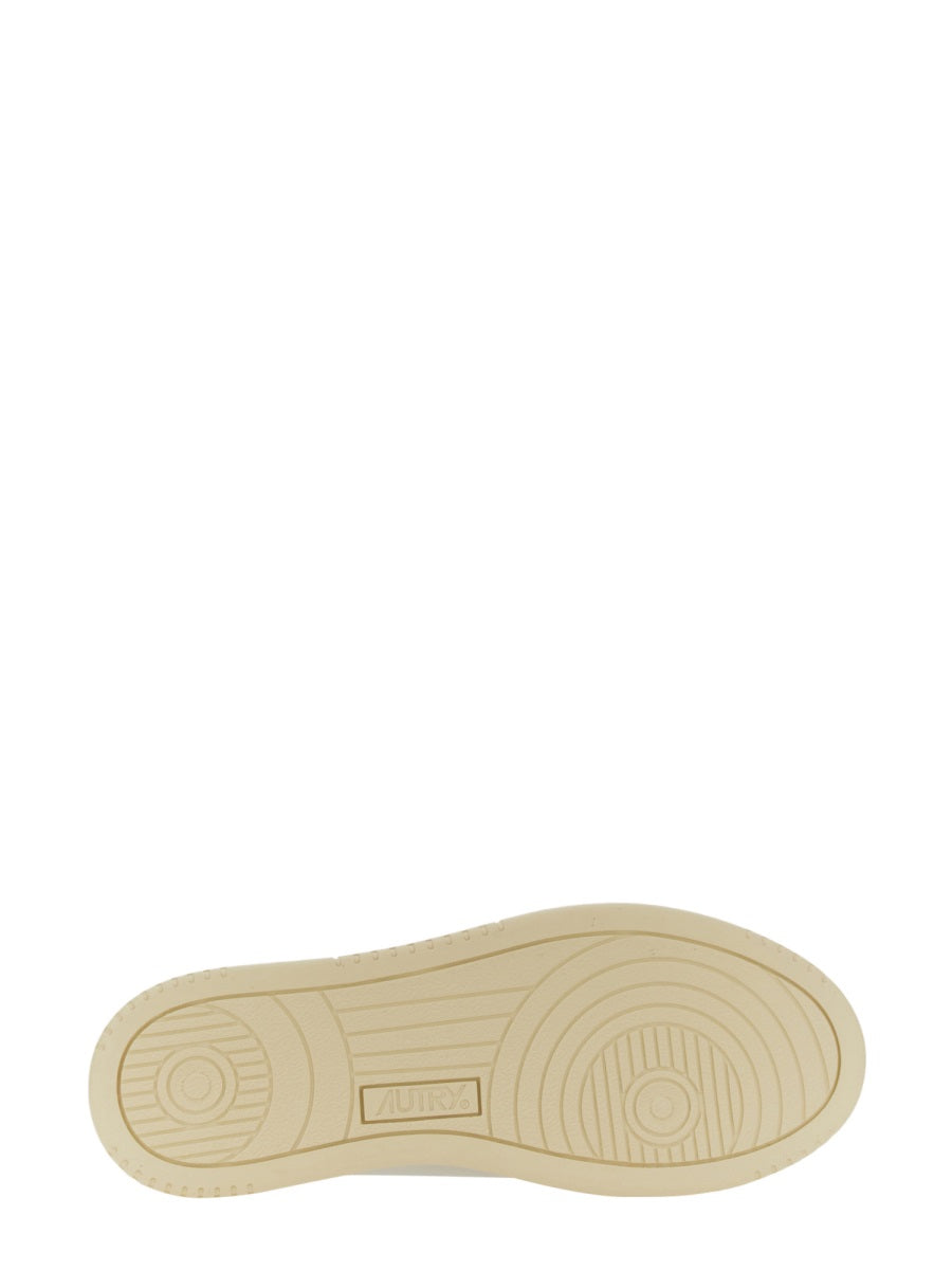 MEDALIST LOW SNEAKER