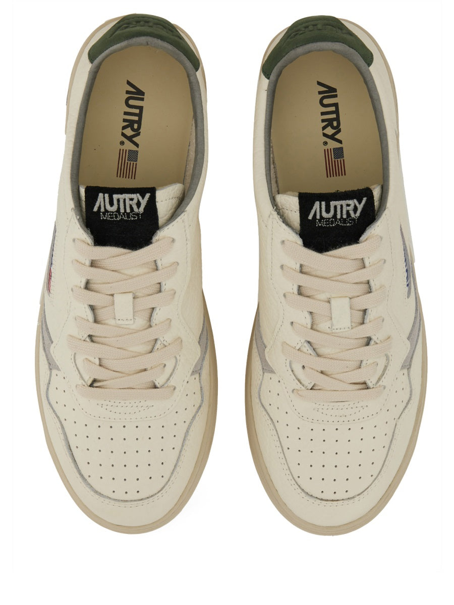 SNEAKER MEDALIST LOW