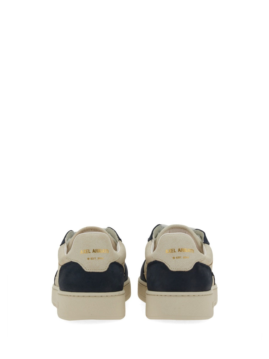 SNEAKER "SAYS IT"