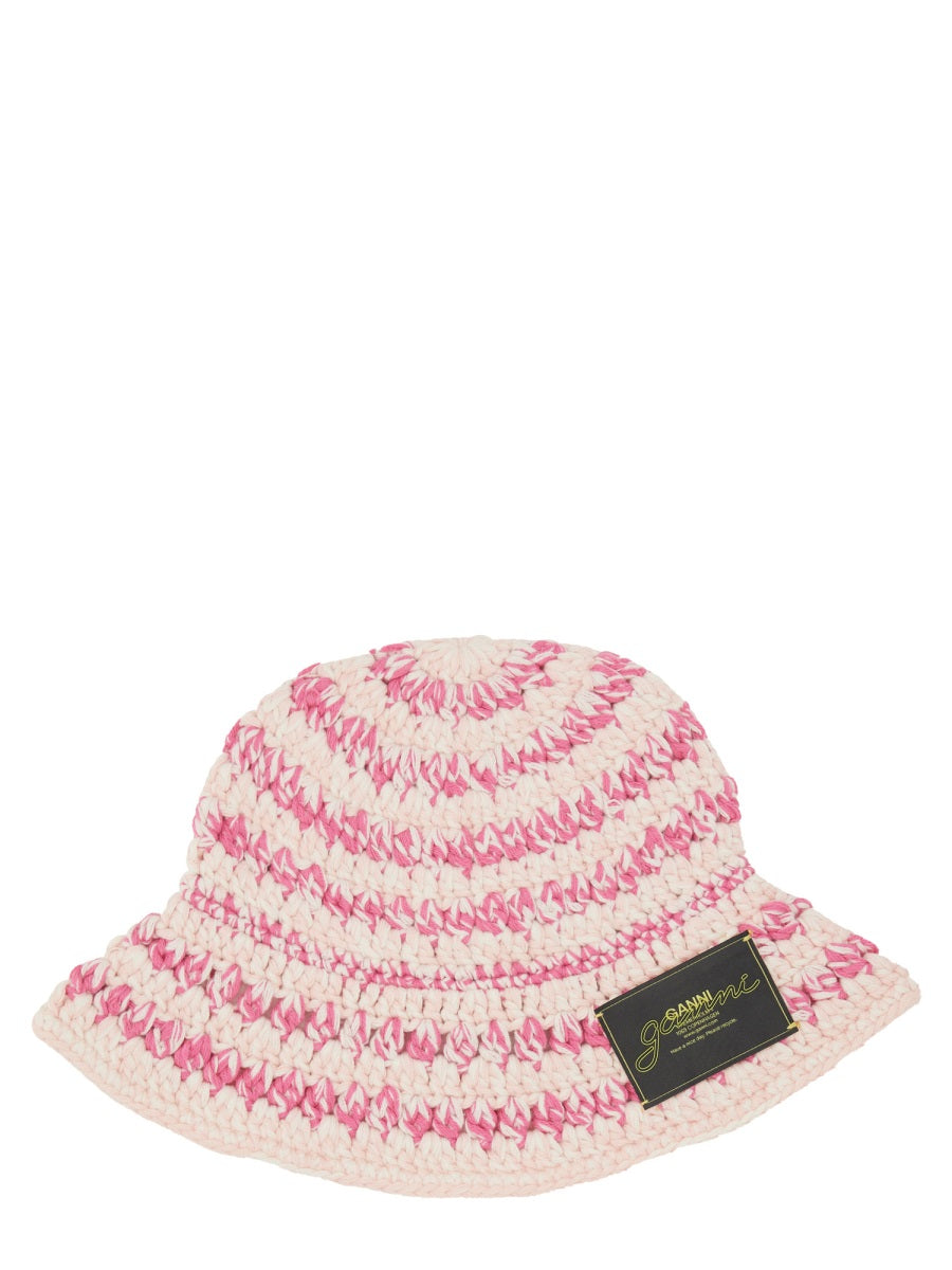 BUCKET HAT IN CROCHET
