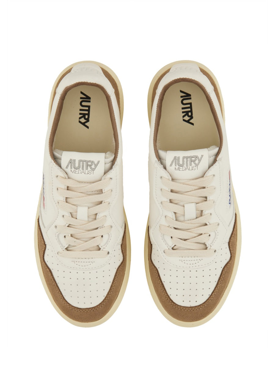 MEDALIST LOW SNEAKER