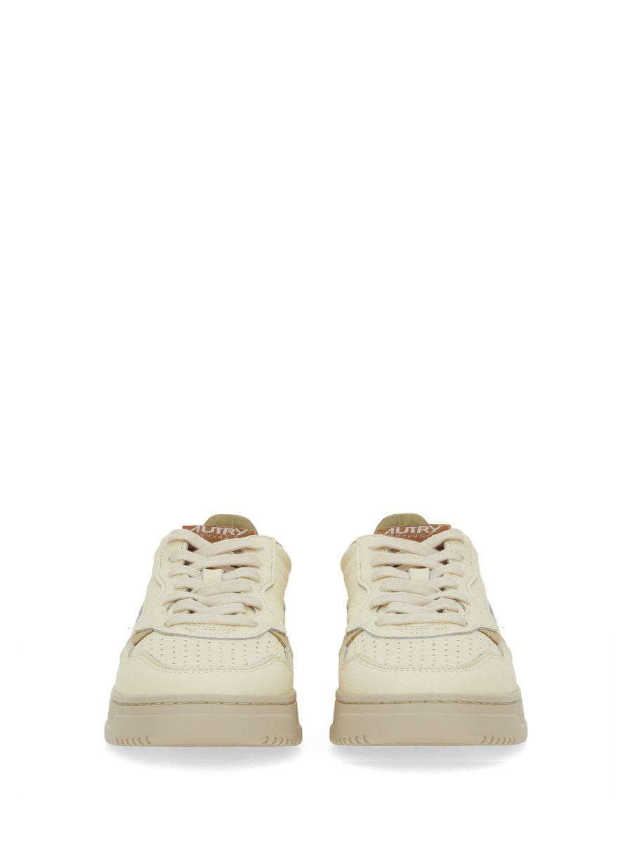 MEDALIST LOW SNEAKER