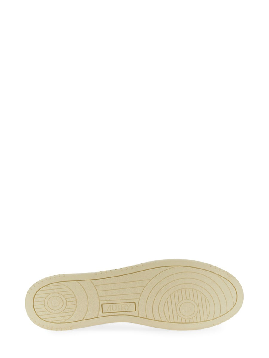 MEDALIST LOW SNEAKER
