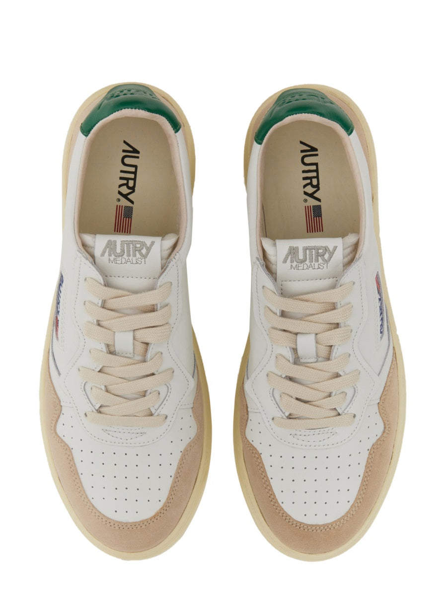 MEDALIST LOW SNEAKER