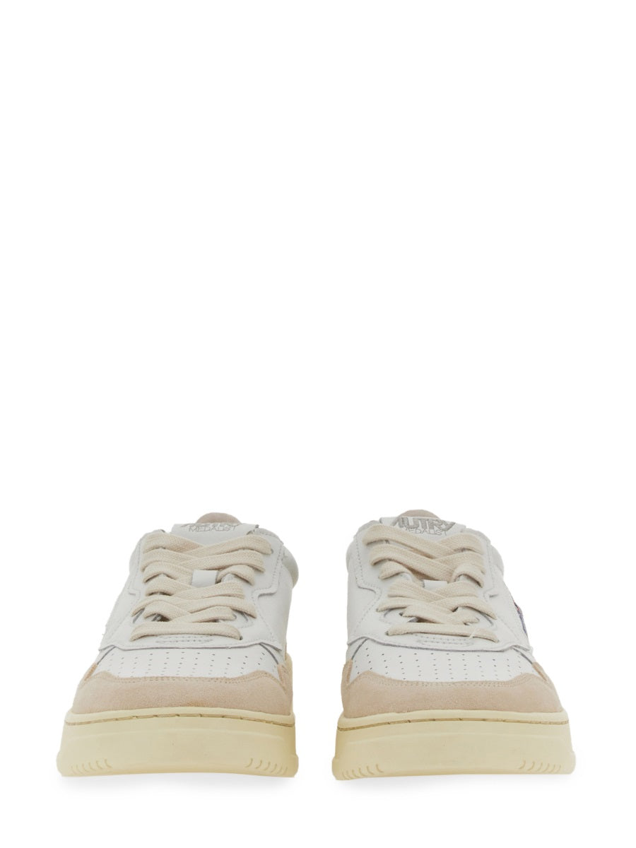 MEDALIST LOW SNEAKER