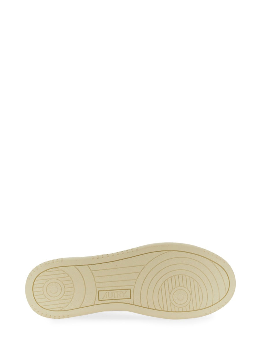 MEDALIST LOW SNEAKER