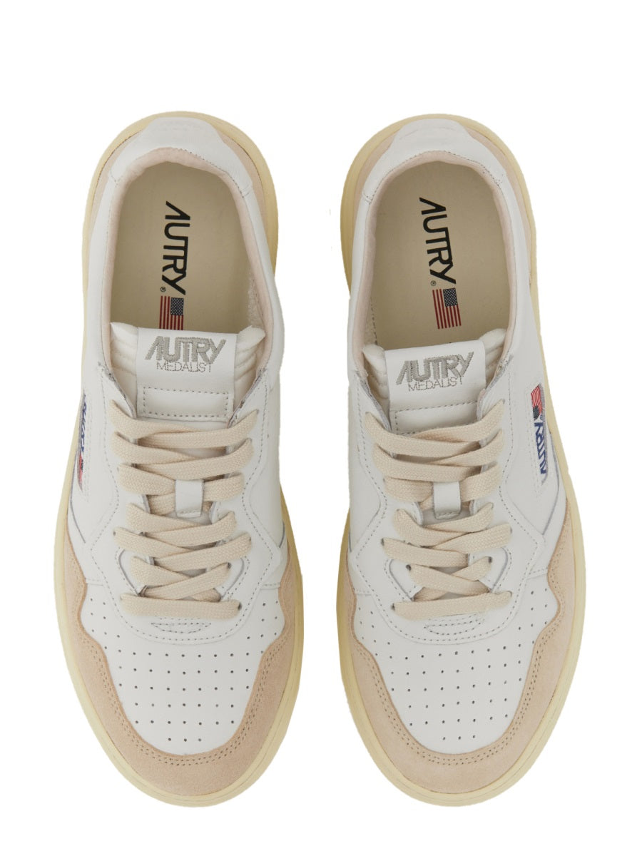 MEDALIST LOW SNEAKER