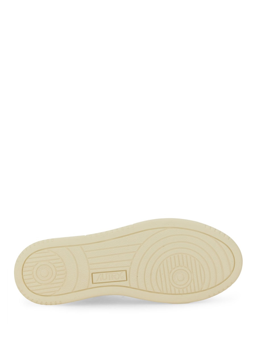MEDALIST LOW SNEAKER