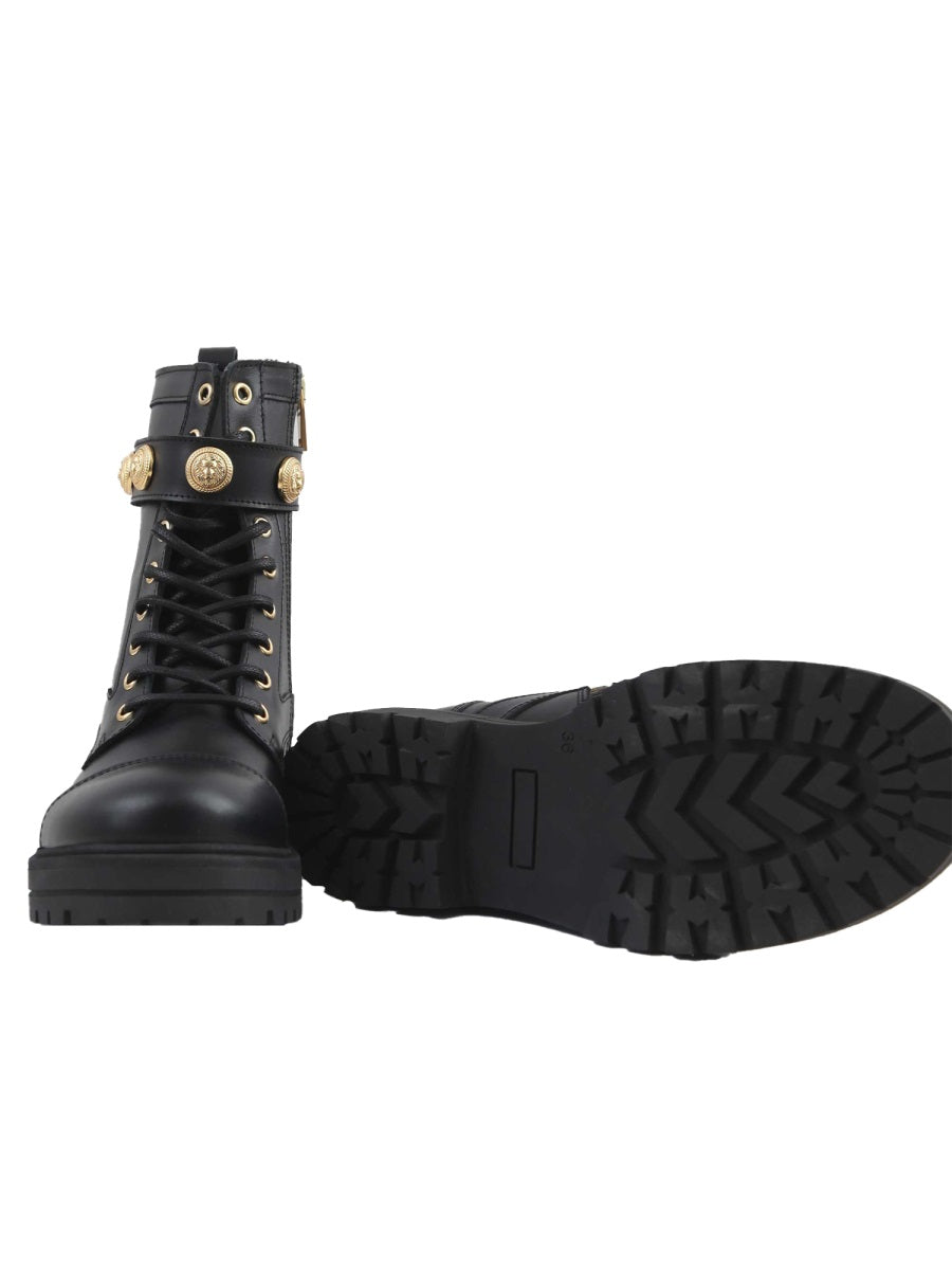AMPHIBIAN WITH LACES