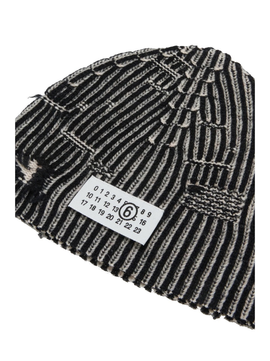 BEANIE HAT WITH LOGO