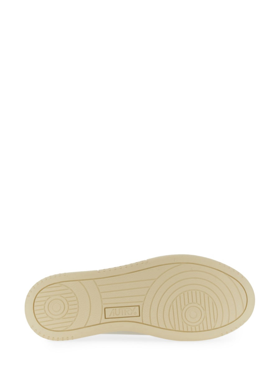 MEDALIST LOW SNEAKER