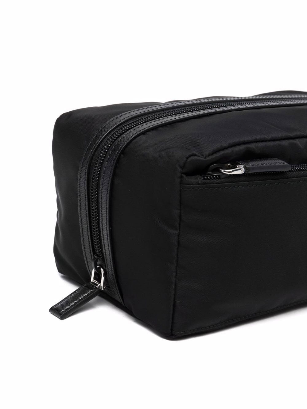 NECESSAIRE