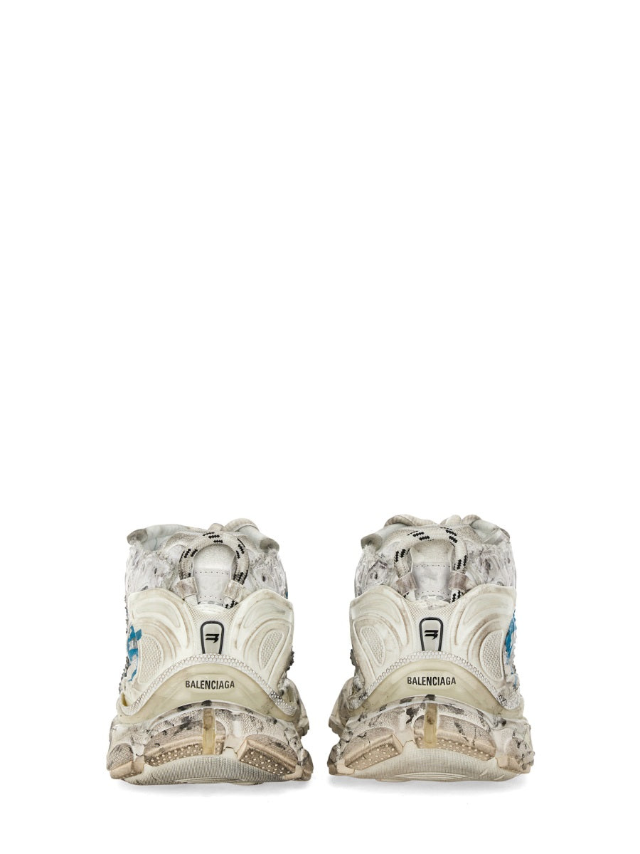 SNEAKER RUNNER