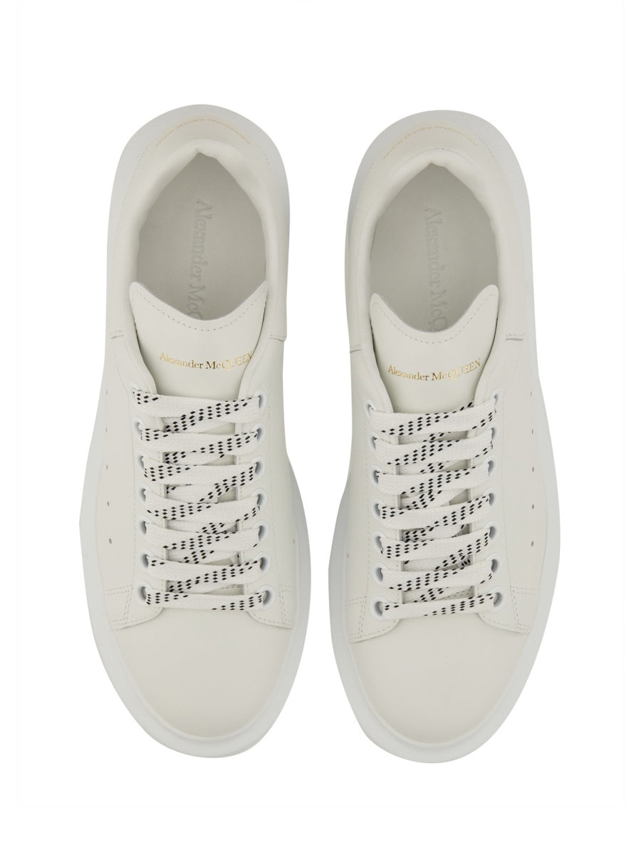 OVERSIZED SNEAKER