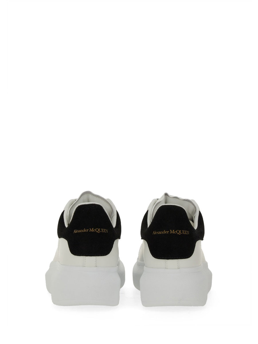 OVERSIZED SNEAKER