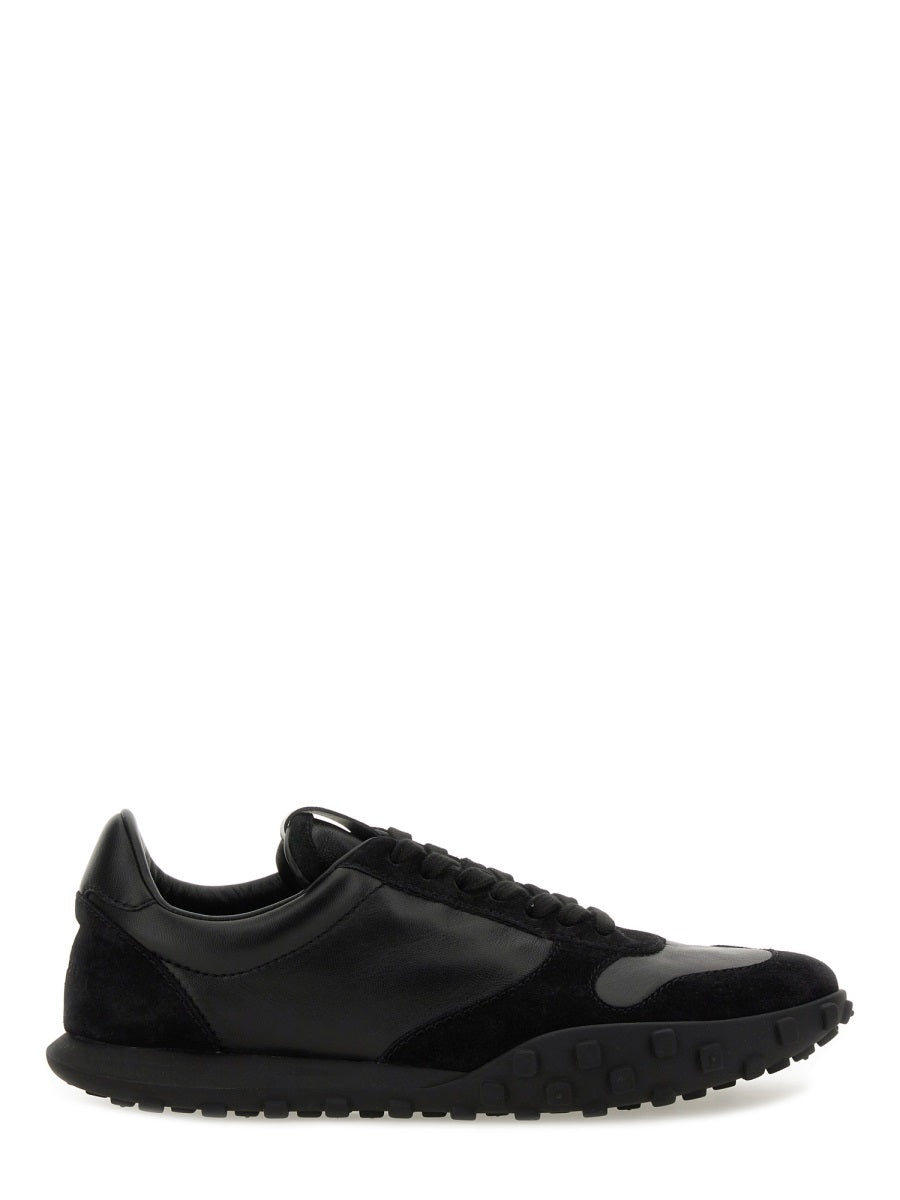 LOW TOP SNEAKER