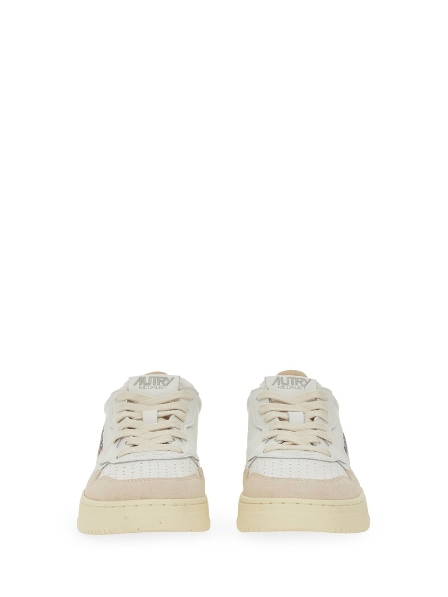 MEDALIST LOW SNEAKER