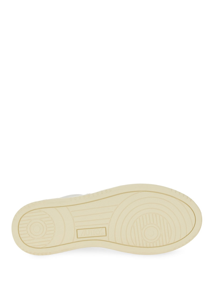 MEDALIST LOW SNEAKER