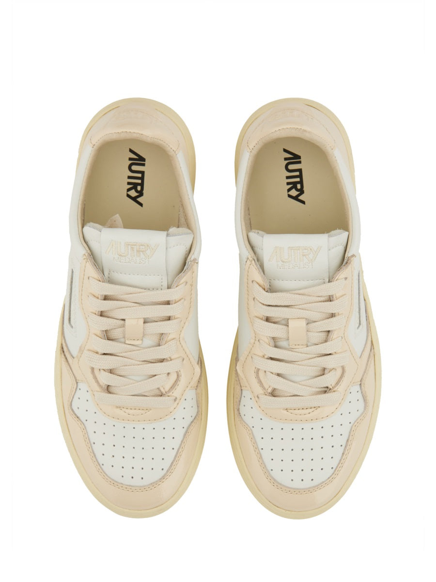 MEDALIST LOW SNEAKER