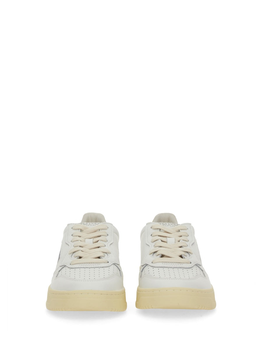 MEDALIST LOW SNEAKER