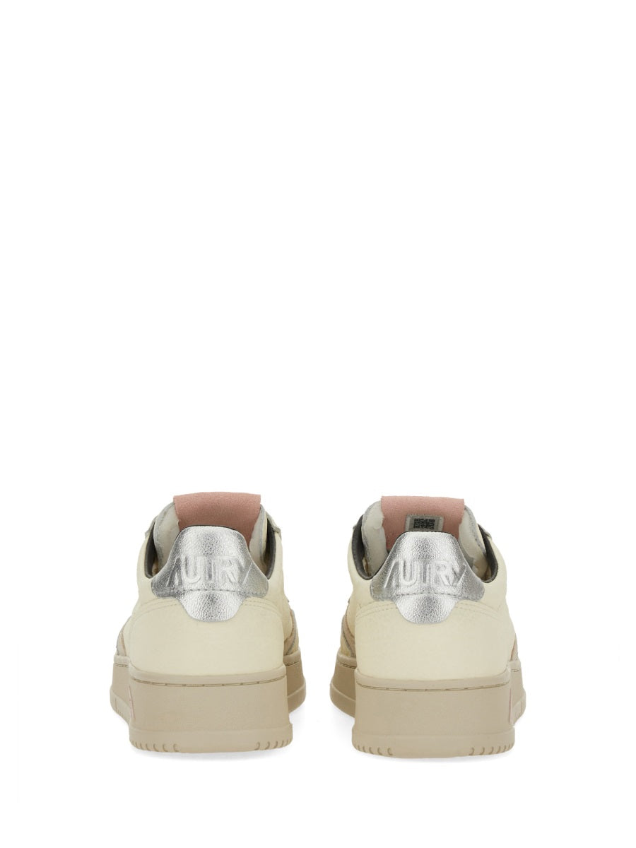 MEDALIST LOW SNEAKER