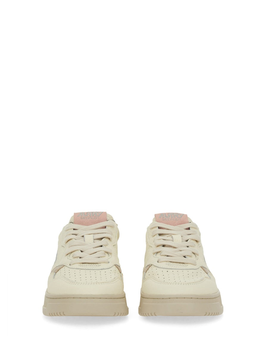 MEDALIST LOW SNEAKER