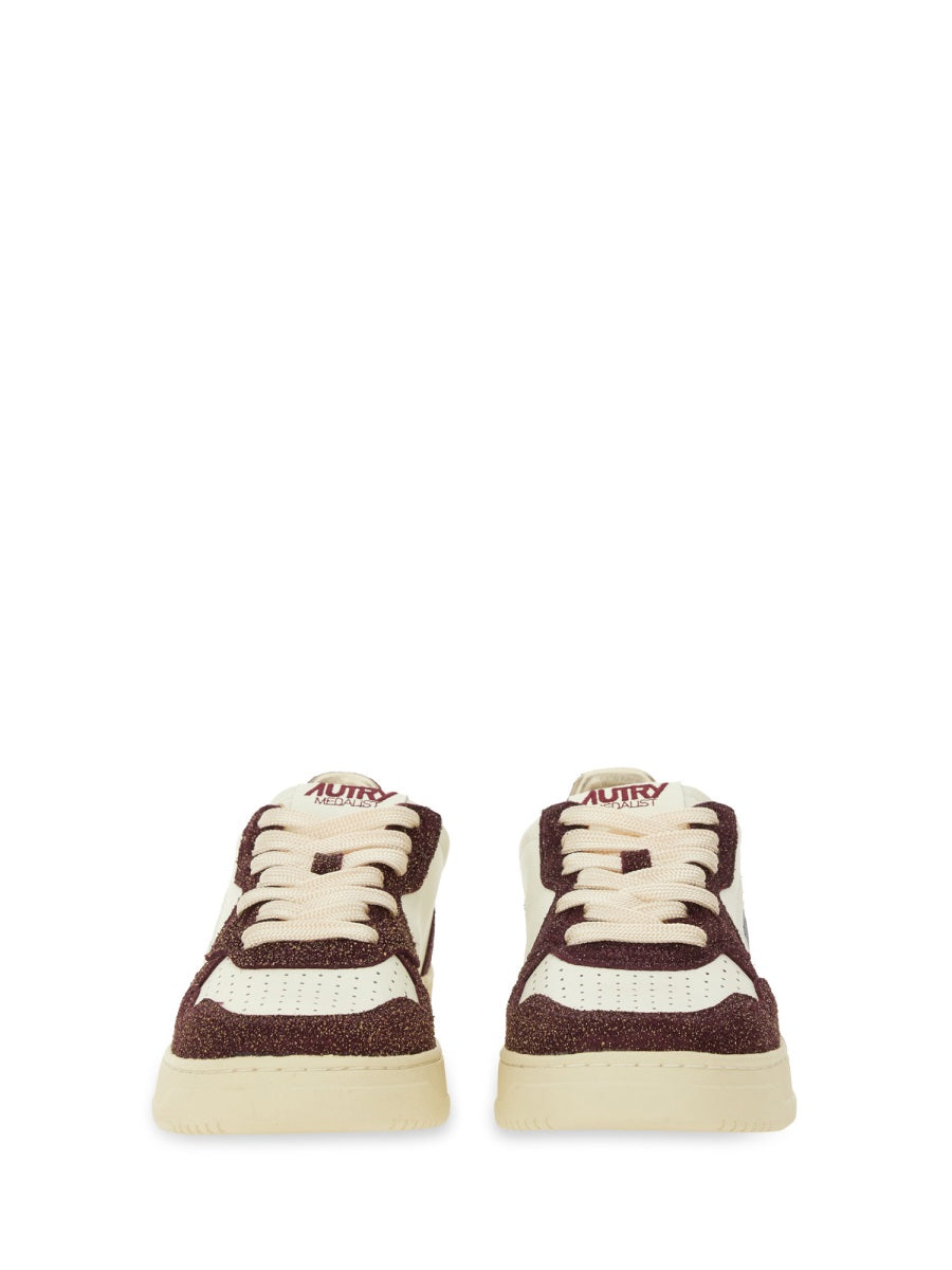 MEDALIST LOW SNEAKER