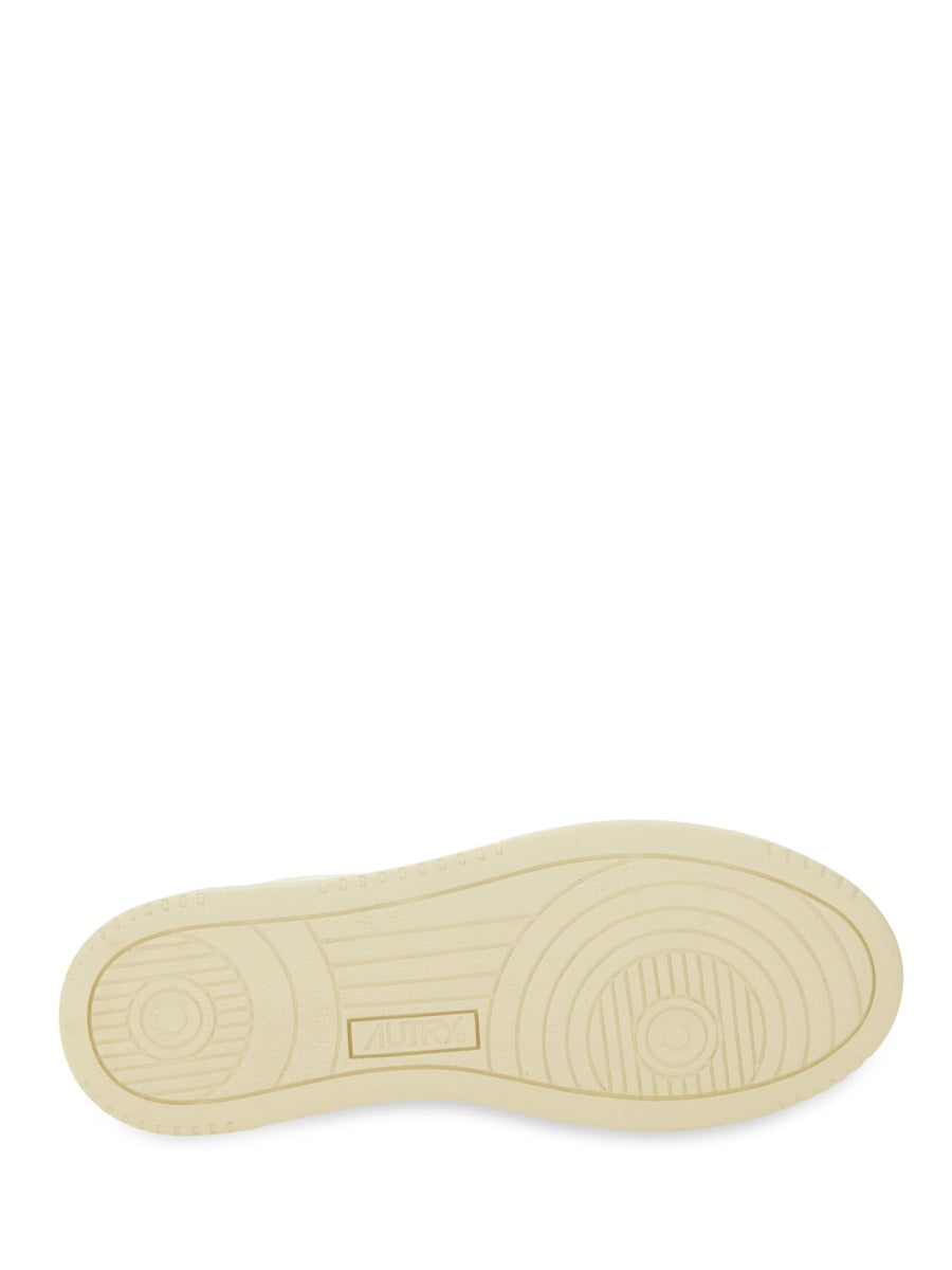 MEDALIST LOW SNEAKER