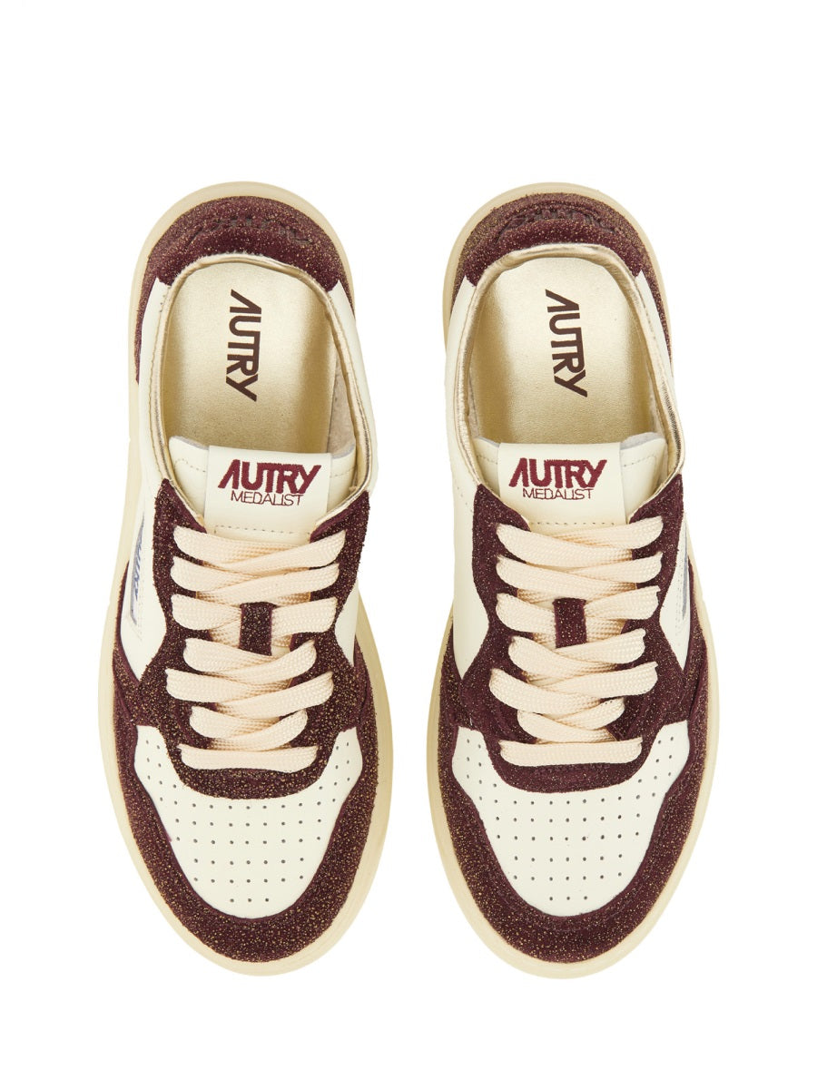 MEDALIST LOW SNEAKER