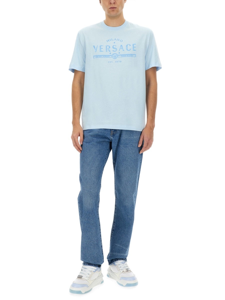 T-SHIRT WITH LOGO