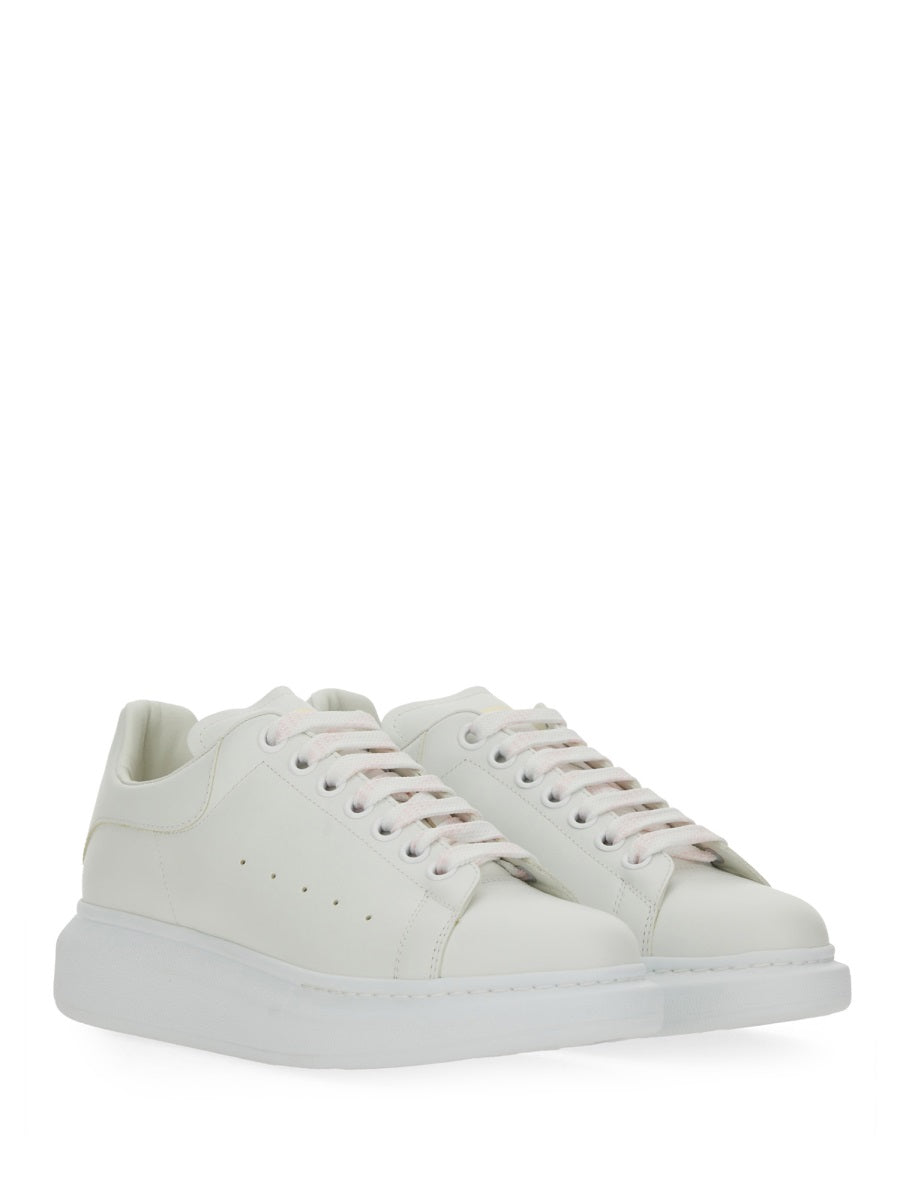 OVERSIZED SNEAKER