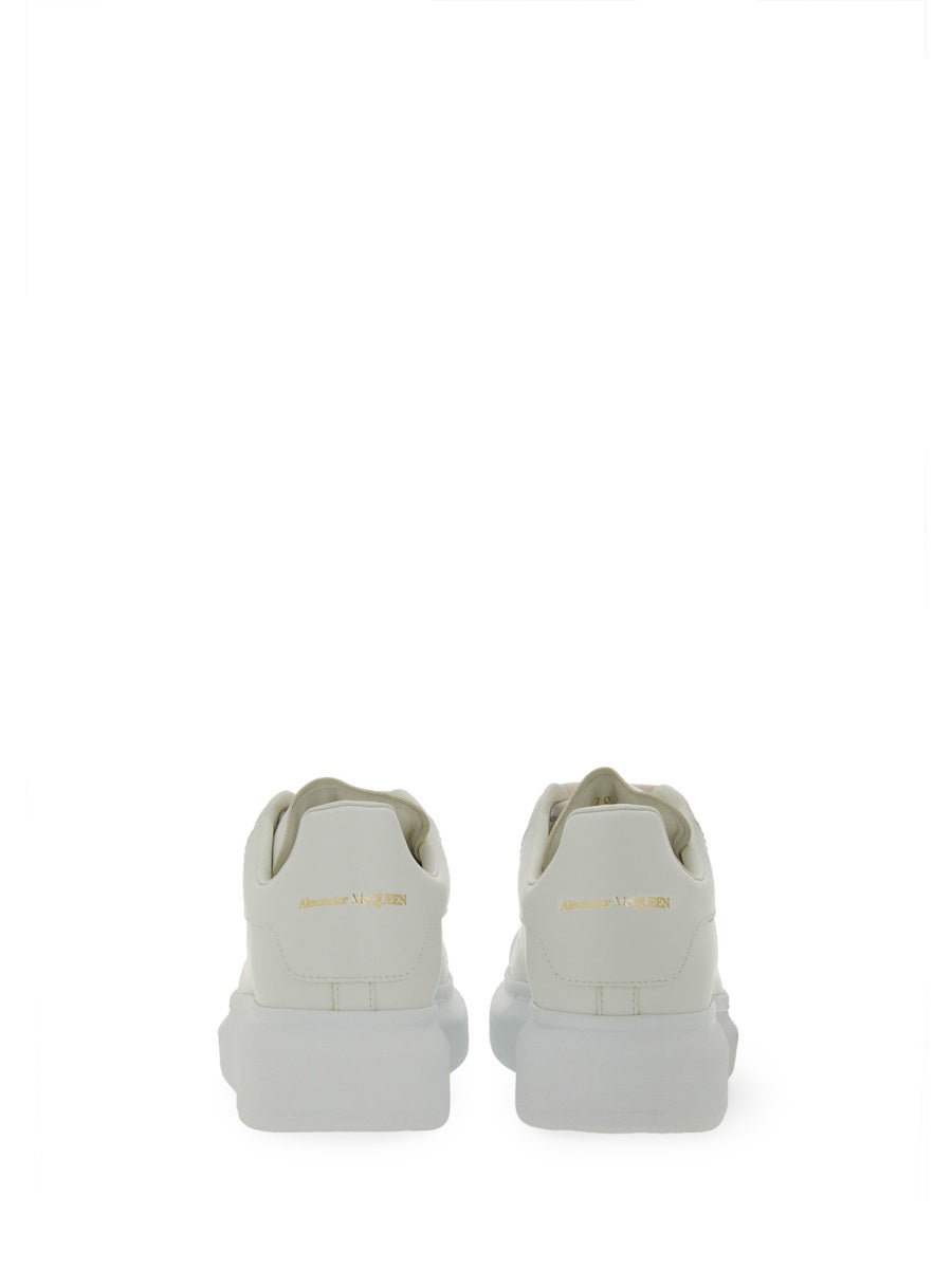 OVERSIZED SNEAKER