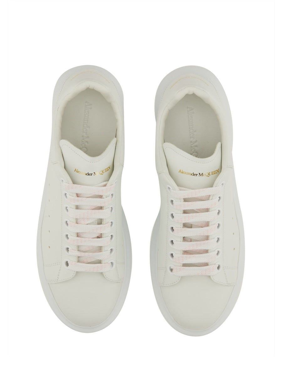 OVERSIZED SNEAKER