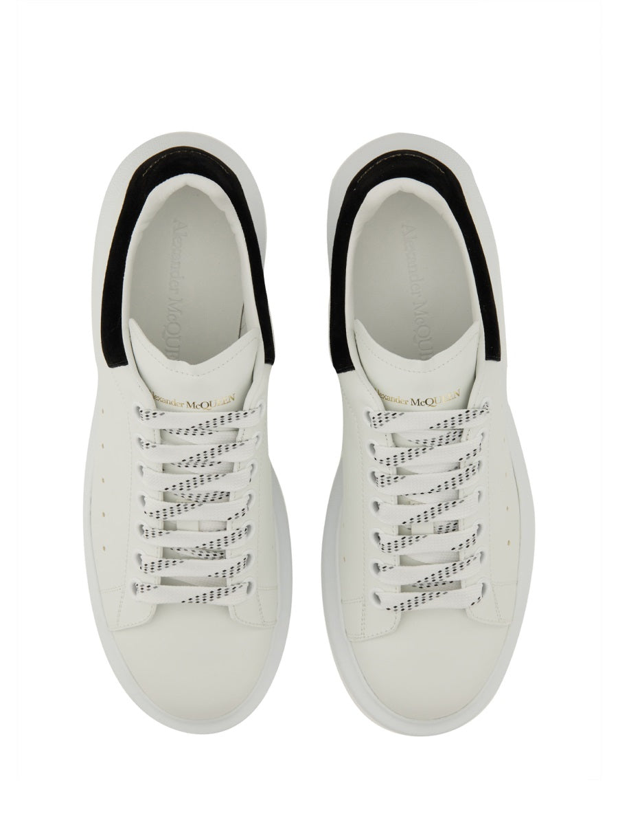 OVERSIZED SNEAKER