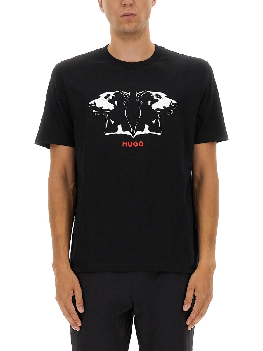 T-SHIRT WITH DOBERMAN PRINT