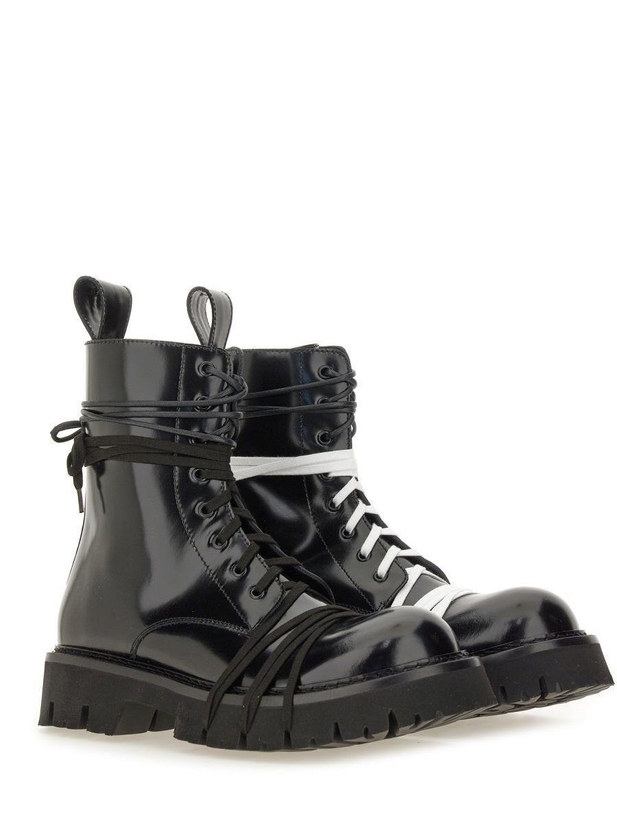 LACE-UP BOOT