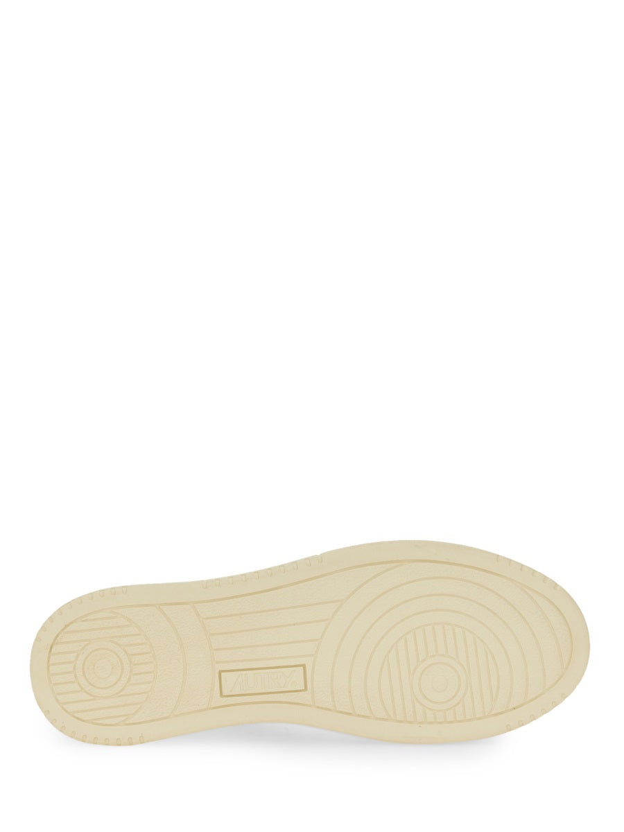 LEATHER SNEAKER