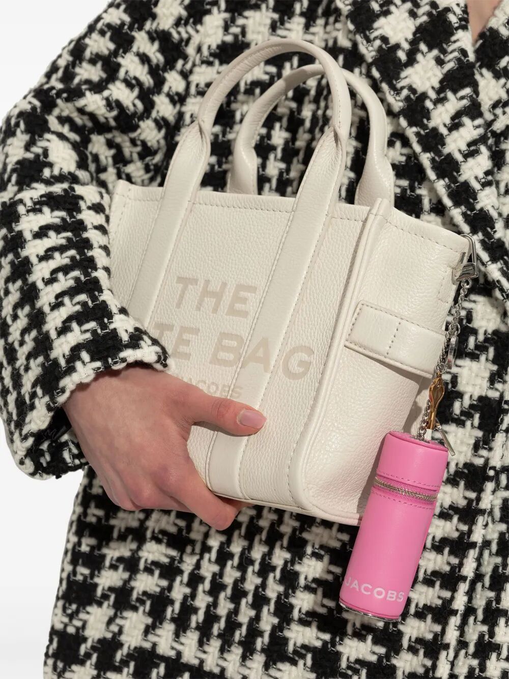 THE LIPSTICK CASE CHARM