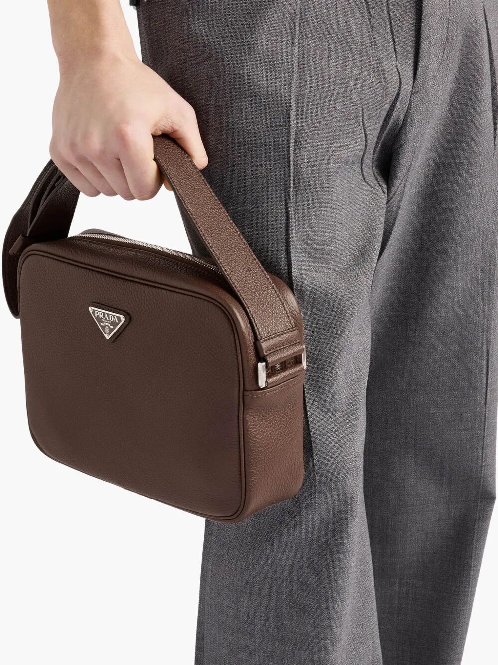 GRAINED LEATHER SHOULDER BAG