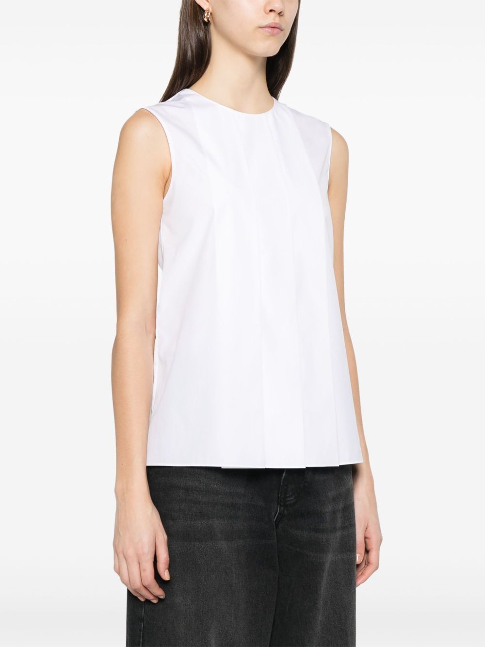 PLEAT-DETAIL SLEEVELESS BLOUSE
