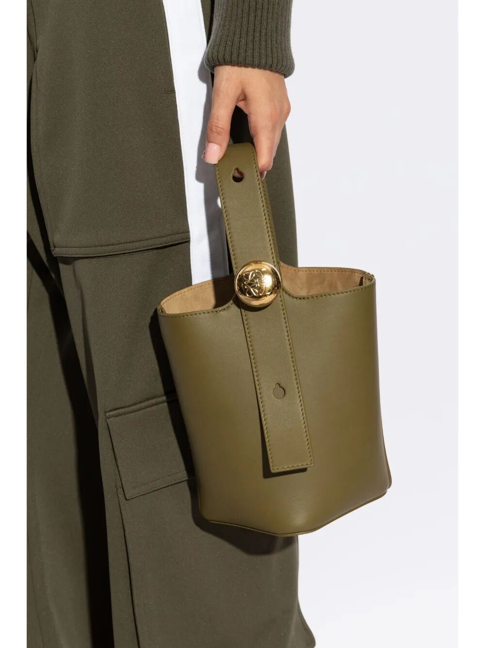 SMOOTH LEATHER MINI PEBBLE BUCKET BAG