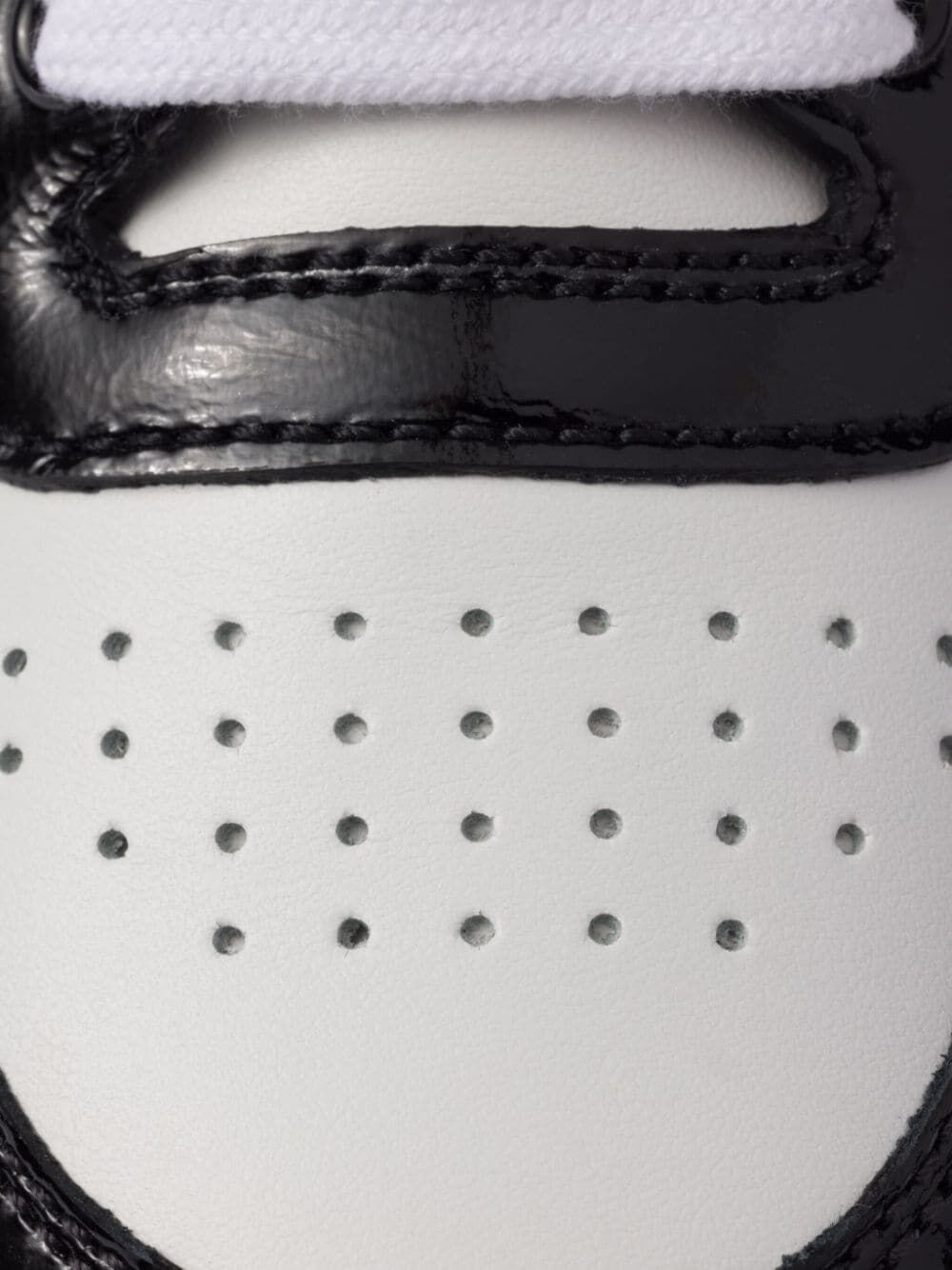 DOWNTOWN LEATHER SNEAKERS